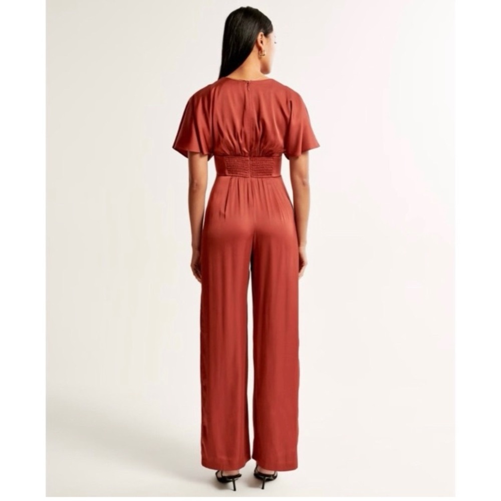 🍁Abercrombie & Fitch Angel Sleeve Satin
Jumpsuit NEW - Picture 3 of 7